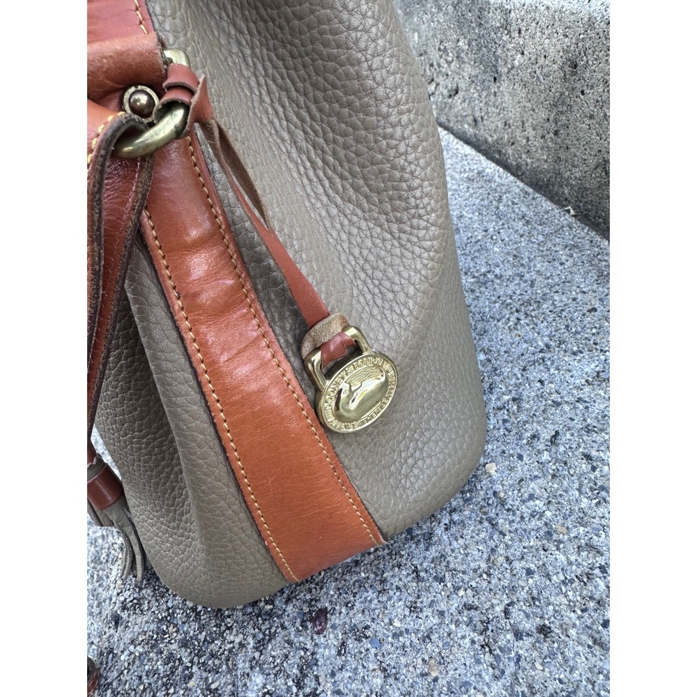 Vintage Dooney & Bourke All Weather Leather Bucket Bag Taupe Tan Crossbody USA - Picture 4 of 7